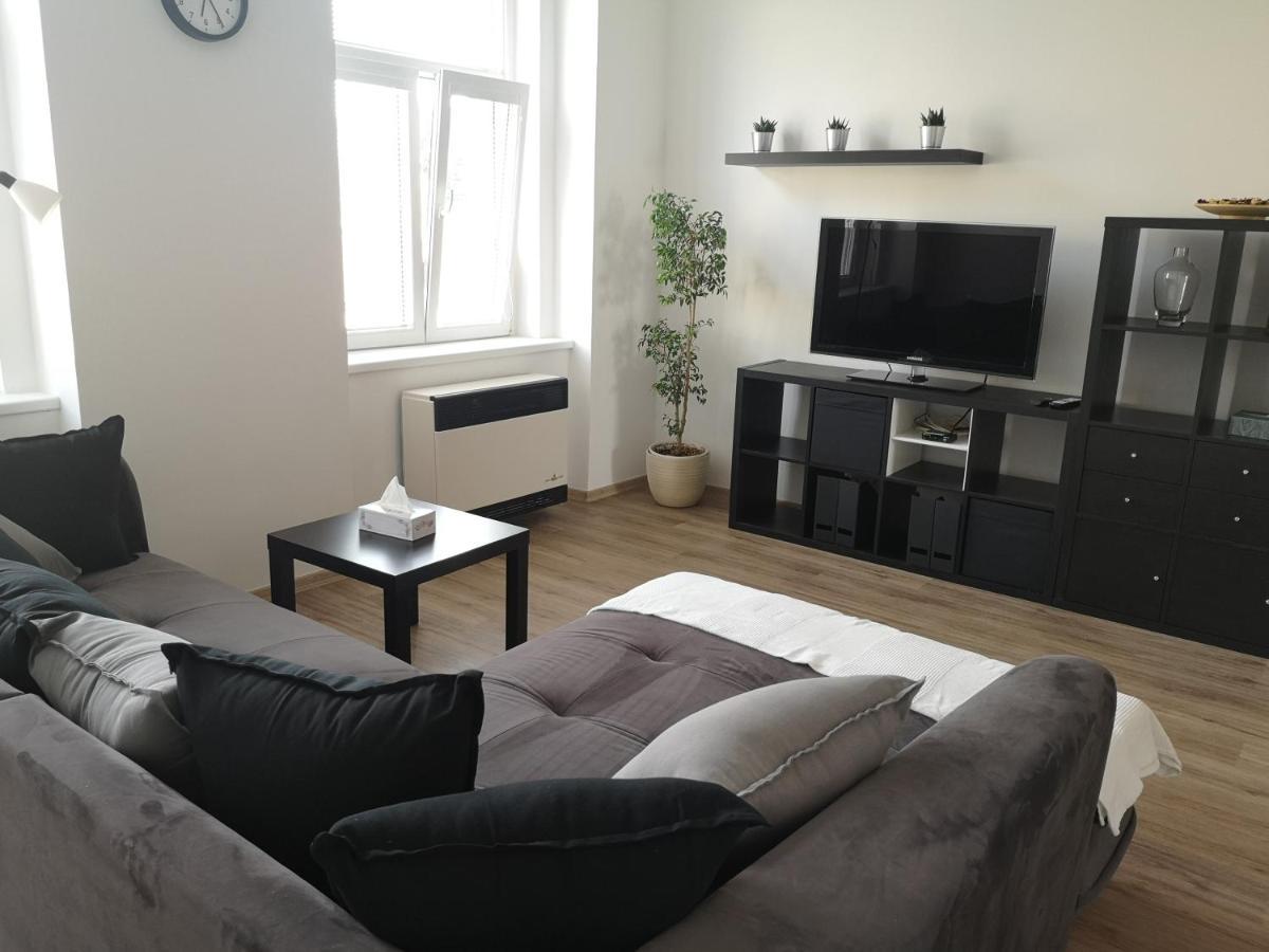 Fine Apartment In Centrum Of Slany With Aircondition Kültér fotó