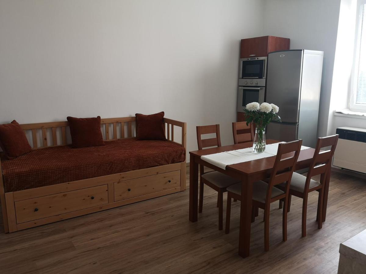 Fine Apartment In Centrum Of Slany With Aircondition Kültér fotó